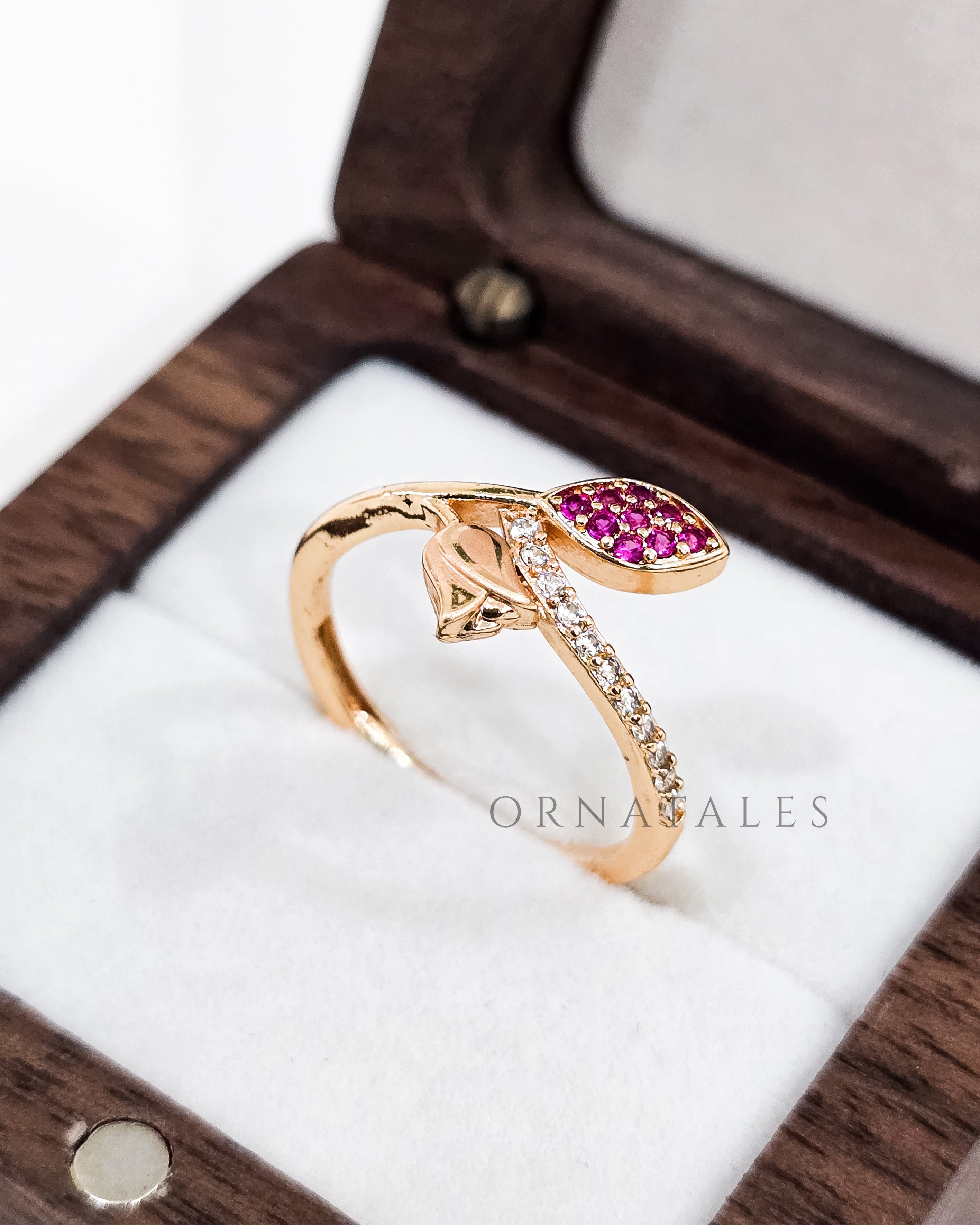 Gold plated adjustable ring with zircon stones and engraved pattern