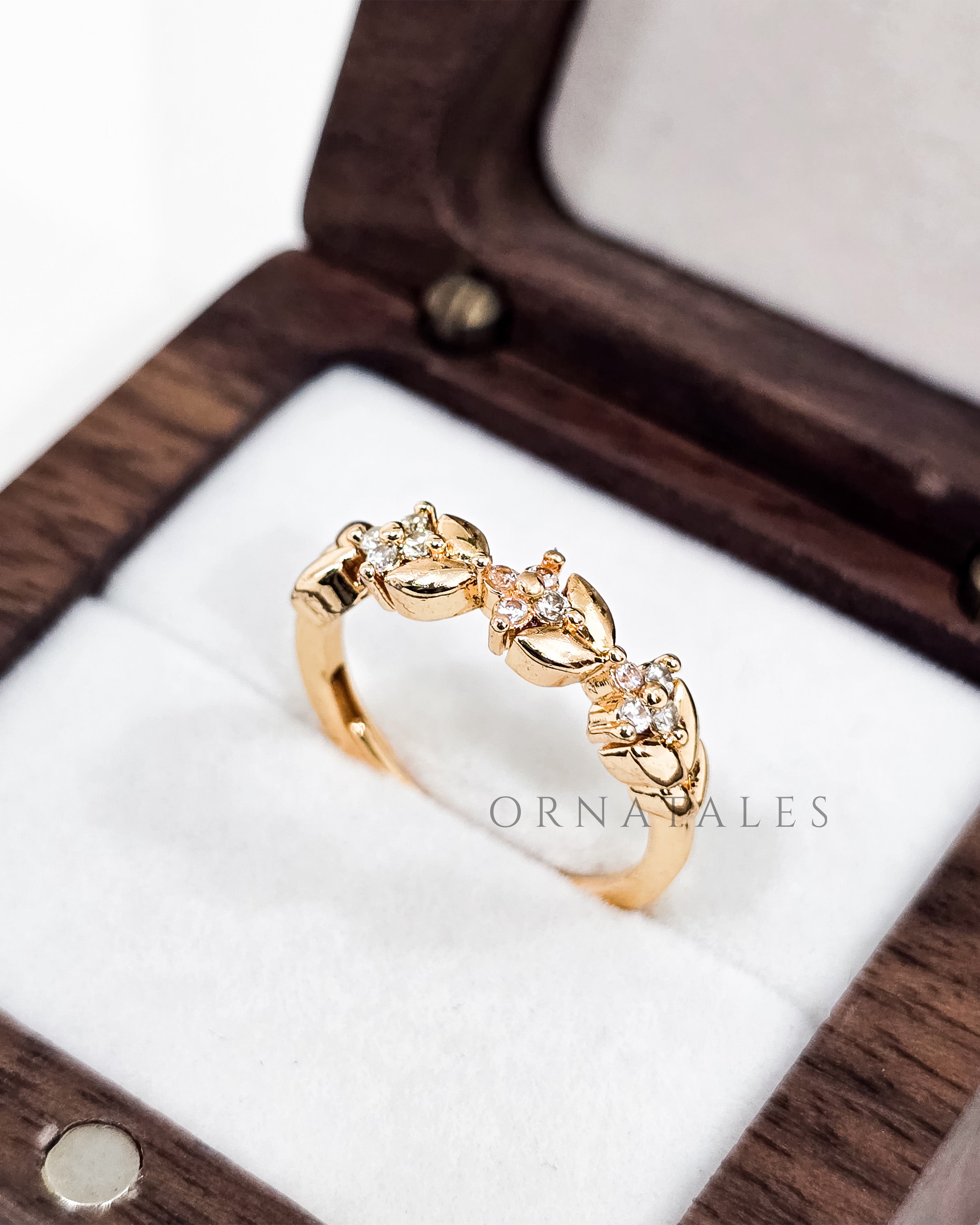 Floral Harmony – Gold Blossom Band Ring