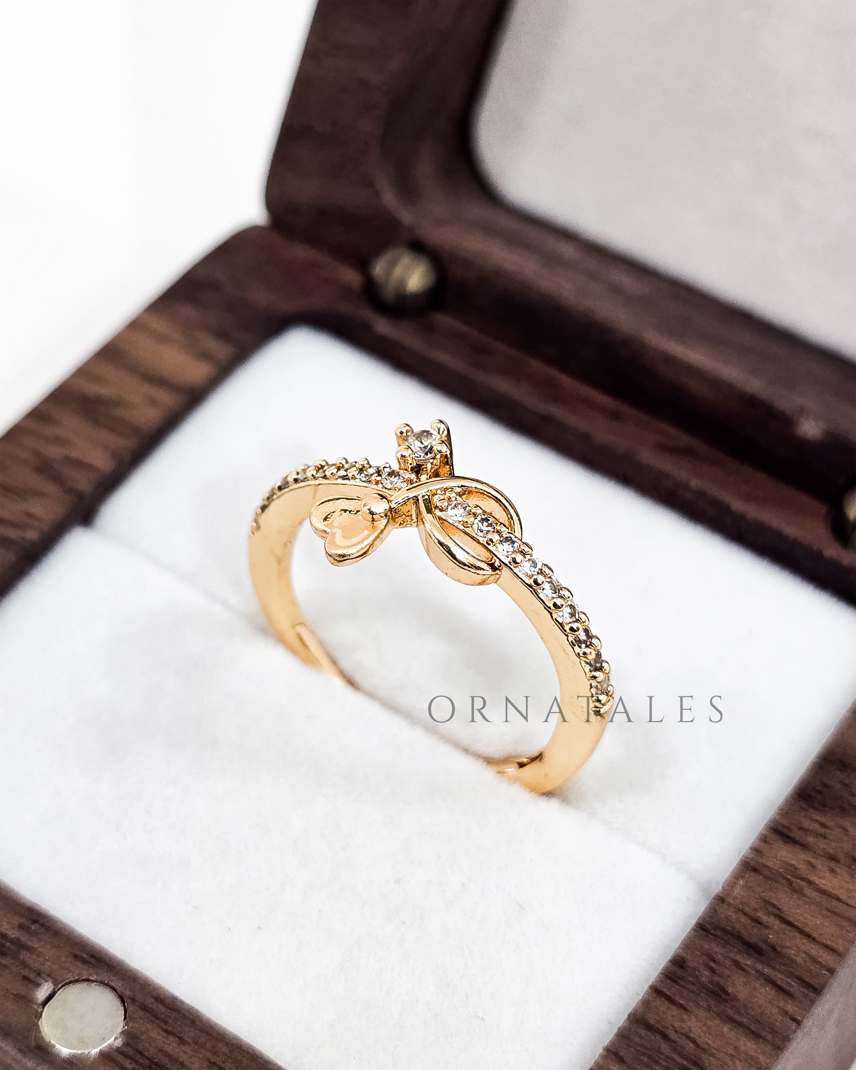 Gold plated adjustable ring with zircon stones and engraved pattern