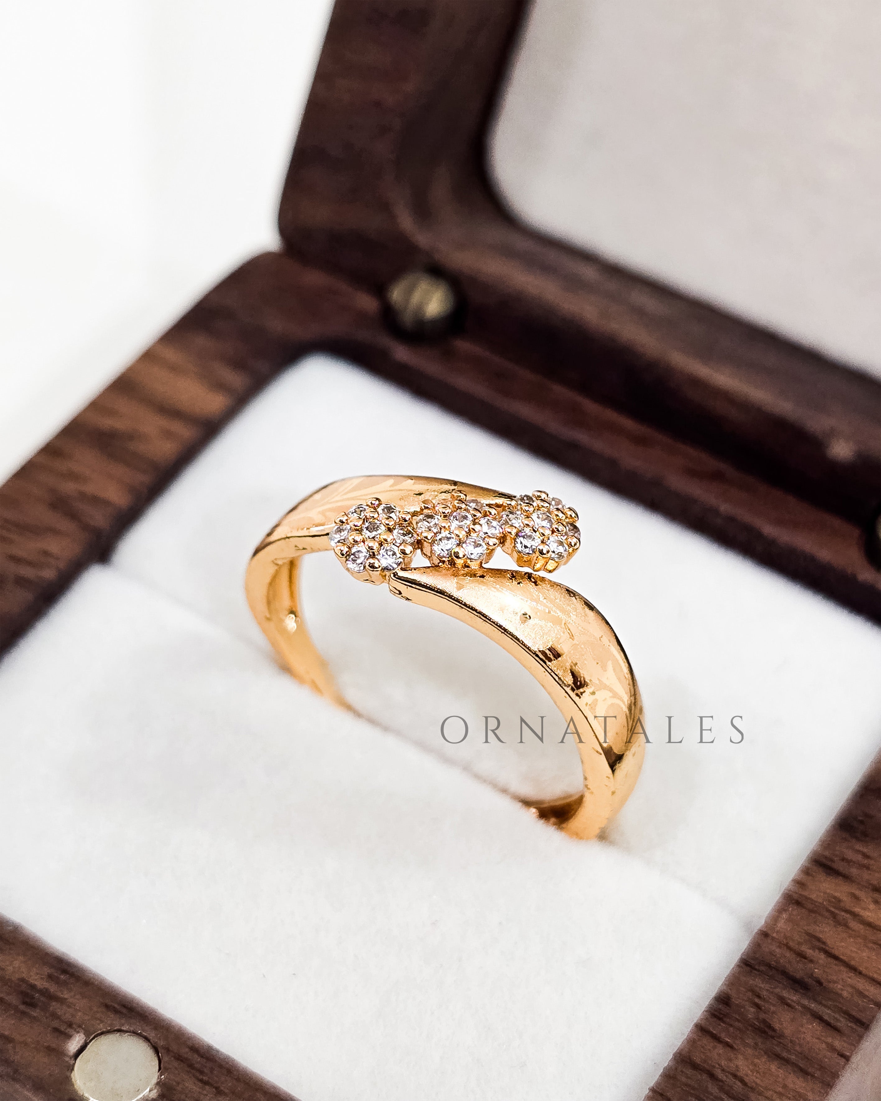 Gold plated adjustable ring with zircon stones and engraved pattern