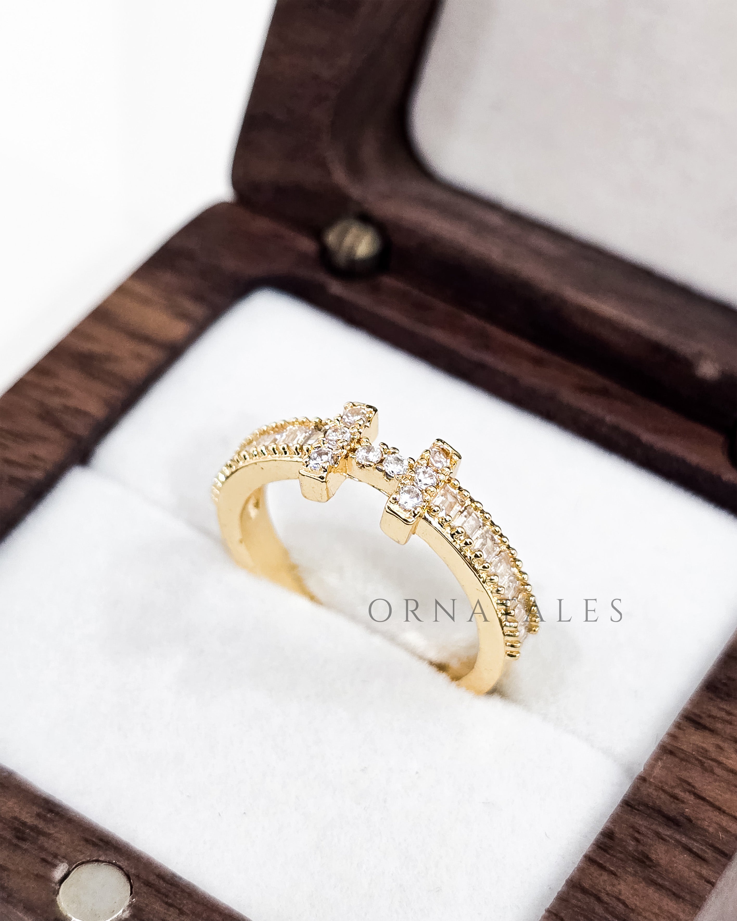 Gold plated adjustable ring with zircon stones and engraved pattern