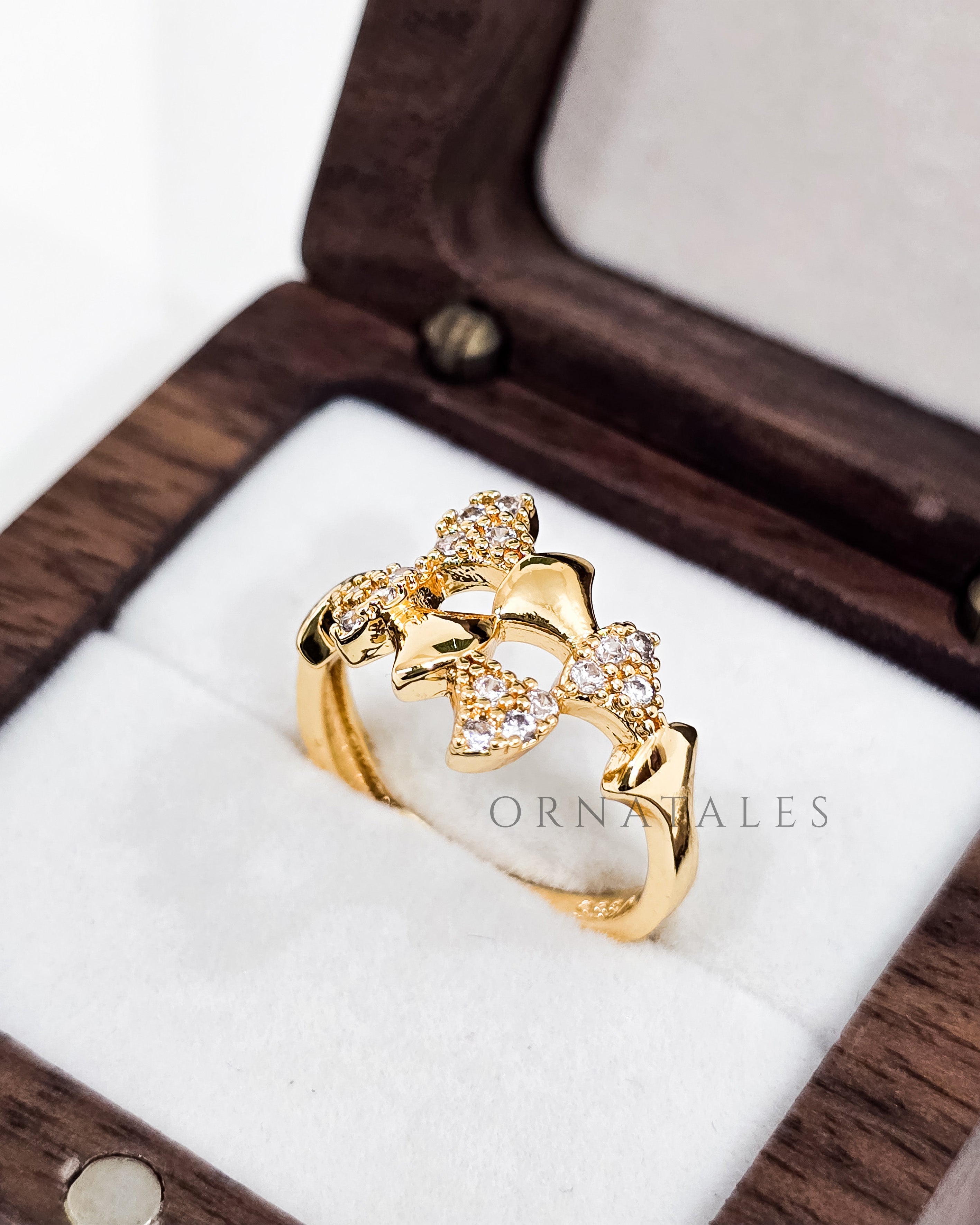 Gold plated adjustable ring with zircon stones and engraved pattern