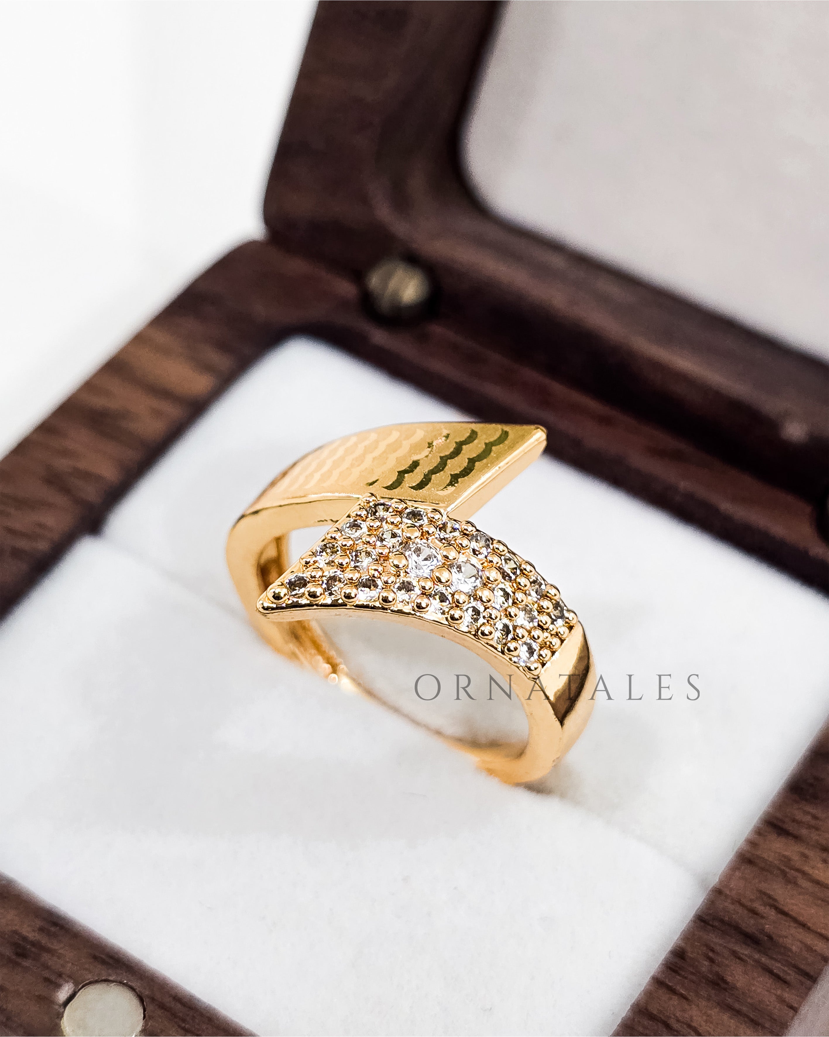 Gold plated adjustable ring with zircon stones and engraved pattern
