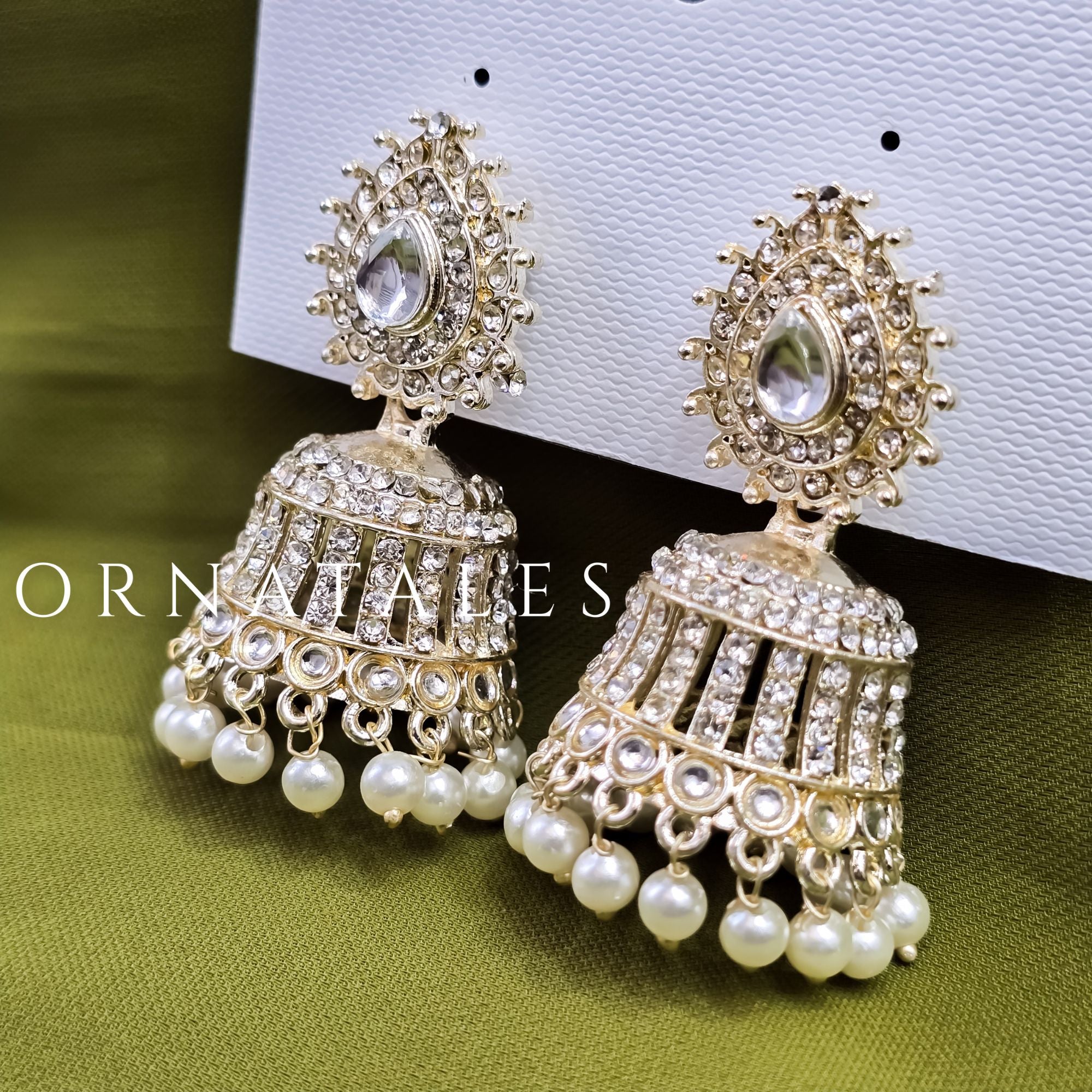 White Pakistani Jhumka Earrings featuring Multani Kundan design with Pearl Drops – Perfect for Bridal and Festive Look – Ornatales