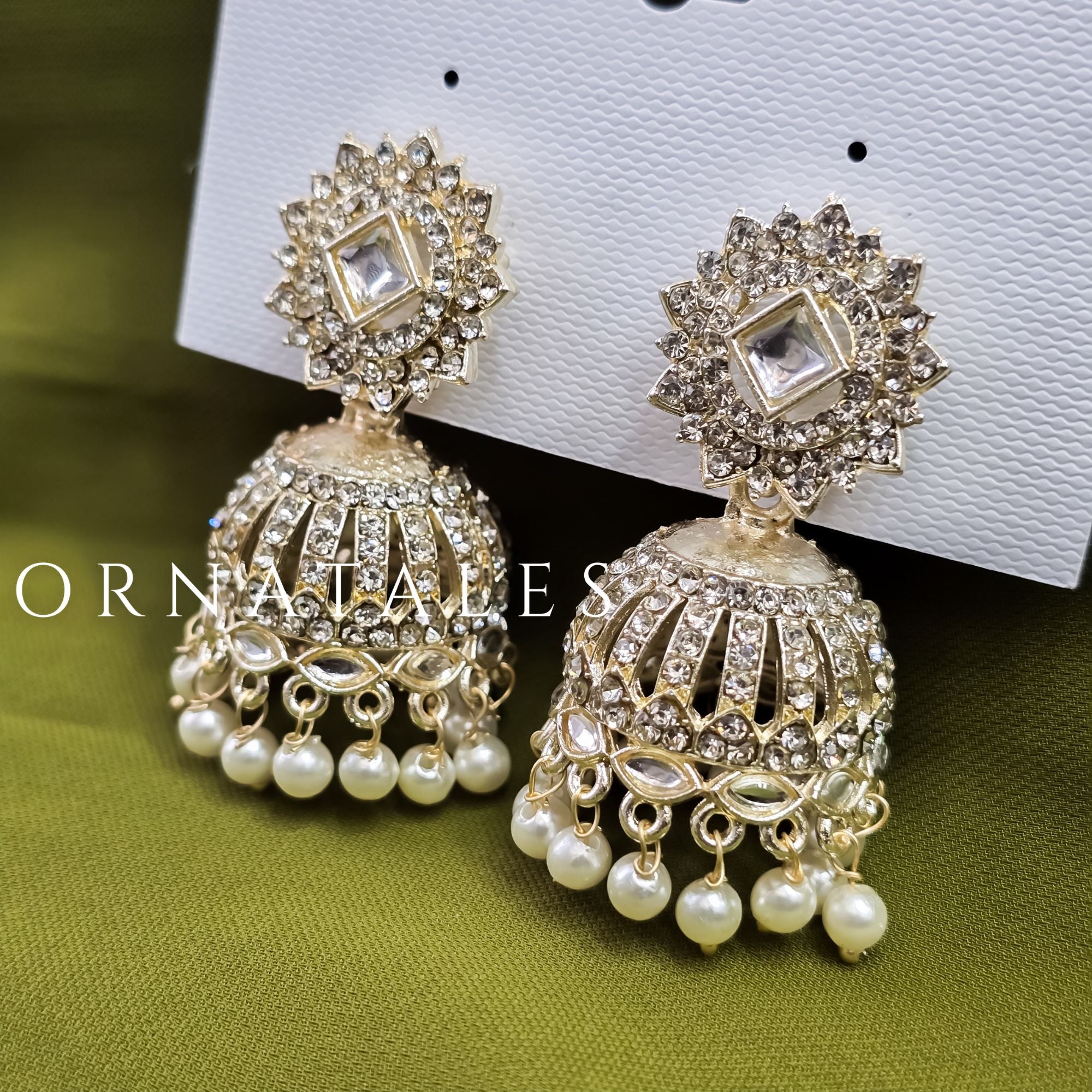 White Pakistani Jhumka Earrings featuring Multani Kundan design with Pearl Drops – Perfect for Bridal and Festive Look – Ornatales